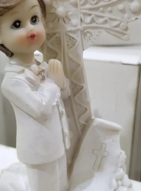 跨境外贸圣诞节树脂祈祷男孩女孩十架礼品婚庆人物装饰摆件礼品