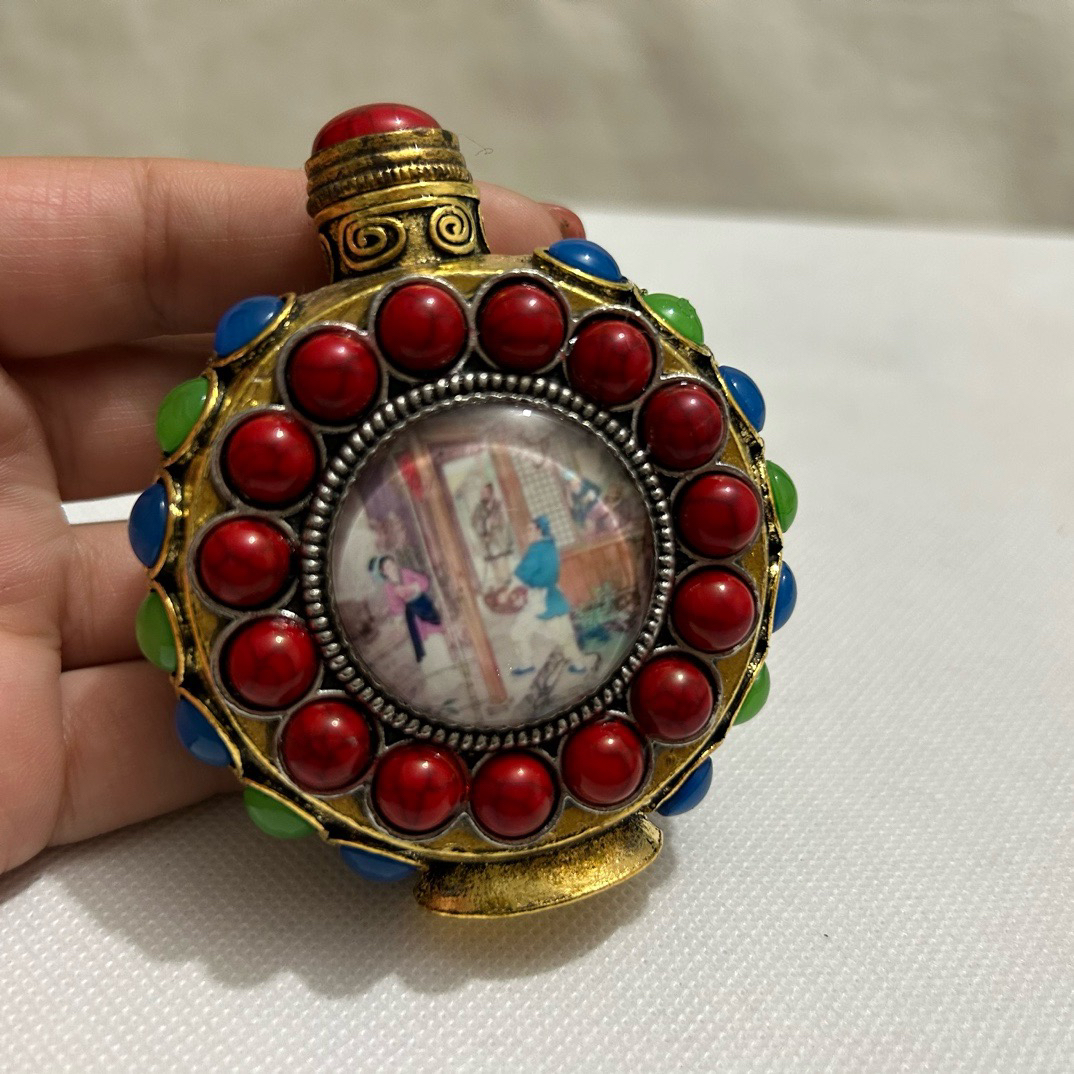 Antiques and miscellaneous collections, antique copper snuff bottles, Tibetan characteristic handicrafts, home living room decoration, antique ornaments