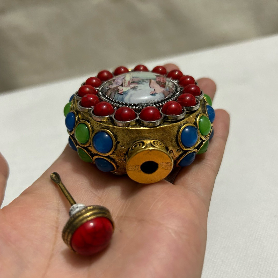 Antiques and miscellaneous collections, antique copper snuff bottles, Tibetan characteristic handicrafts, home living room decoration, antique ornaments