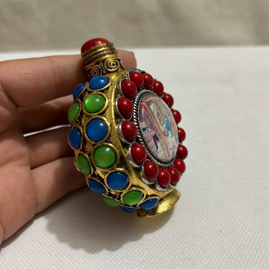 Antiques and miscellaneous collections, antique copper snuff bottles, Tibetan characteristic handicrafts, home living room decoration, antique ornaments