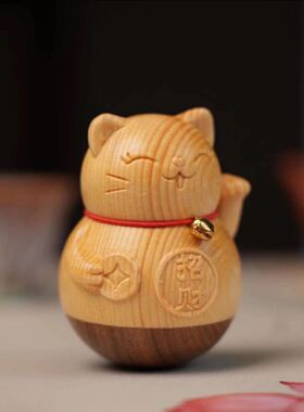 桧木雕刻可爱招财猫铃铛猫咪摆饰实木手把雕刻动物小猫摆件工艺品