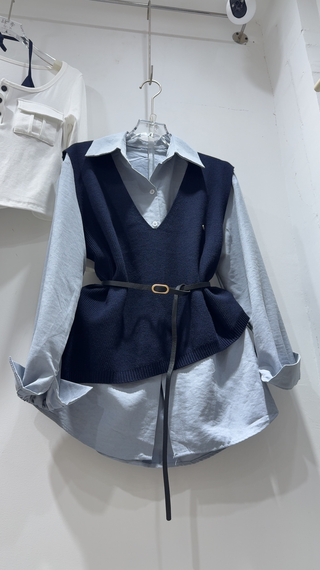 2025早秋新款韩系减龄洋气收腰显瘦衬衫上衣女百搭针织马甲套装潮 - 图3