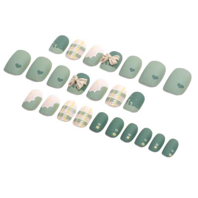 2026年新款儿童美甲穿戴甲感短款秋季抹茶奶盖24片假指甲贴片,淘宝优惠券,粉丝福利购,淘宝优惠卷