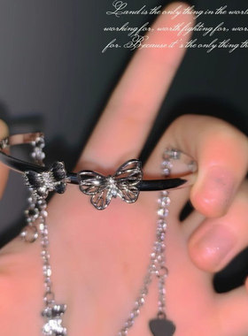 ins蝴蝶手链女轻奢小众感精致半镯半链流苏闺蜜手镯手环生日礼物