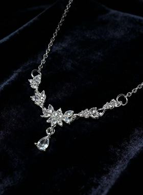 「花枝缠绕」高级爆闪项链2025新款轻奢气质精致千金感礼服锁骨链