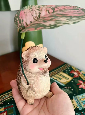 萌系刺猬持叶摆件：森系萌系刺猬持叶摆件 治愈系小清新桌面装饰