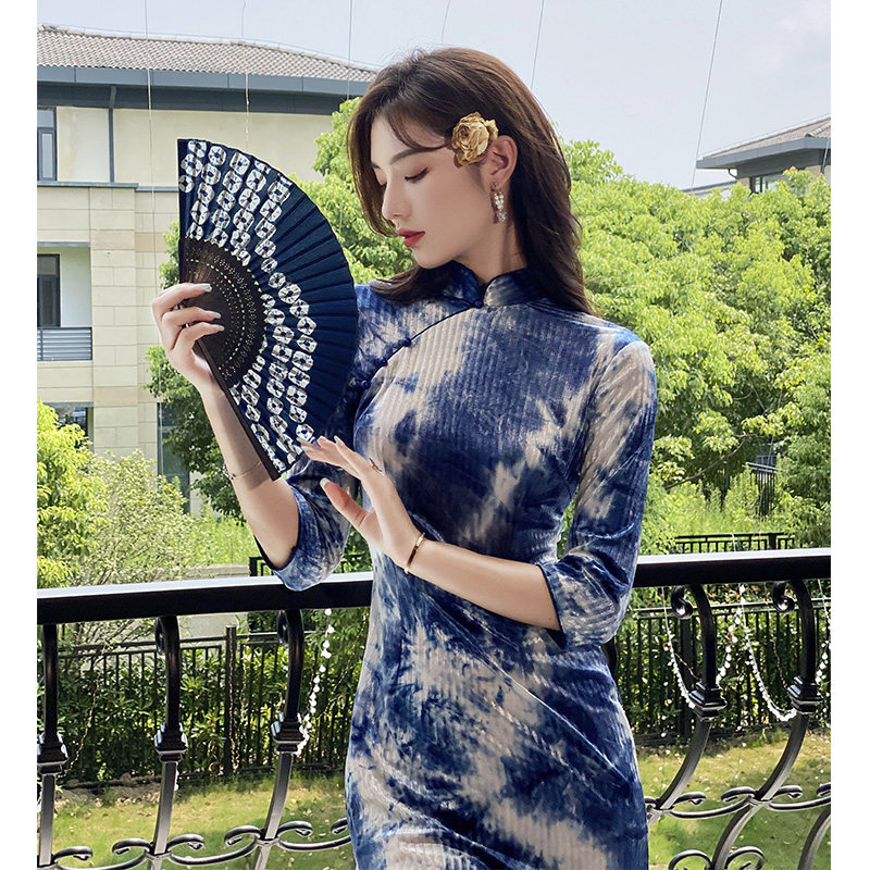 丝绒2021年新款长袖年轻款复古旗袍 红彩衣旗袍