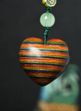彩虹桉雕刻挂件爱心文玩饰品