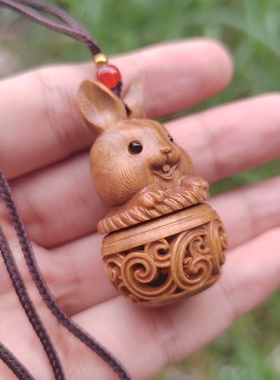 绿檀木镂空花篮兔吊坠木质可爱小