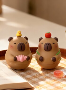 卡皮巴拉不倒翁摆件解压办公室桌面装饰工位情绪稳定神器生日礼物