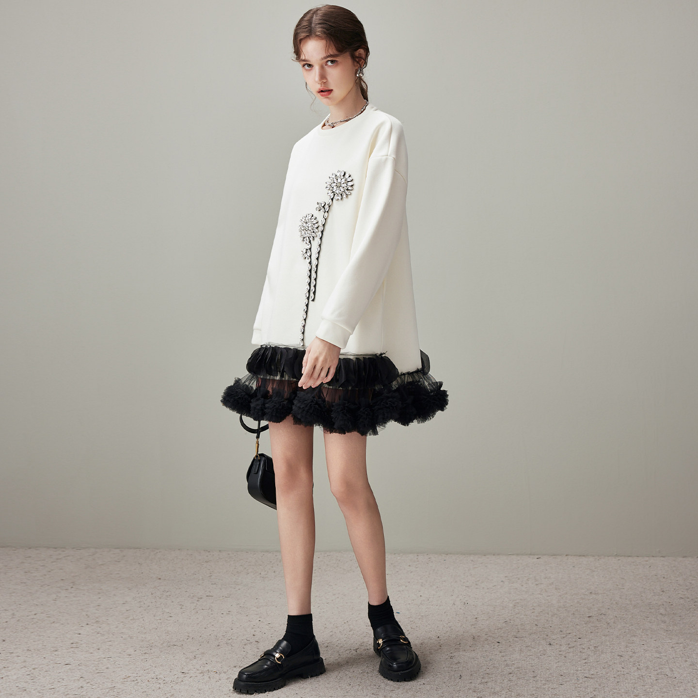 dfvc黑色休闲长袖圆领卫衣裙女2025年冬季新款钉珠网纱拼接连衣裙