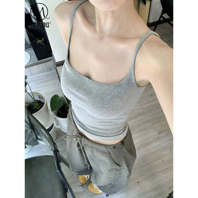 Camisole ມີ pads ເຕົ້ານົມສໍາລັບແມ່ຍິງ summer 2026 ສີແຂງໃຫມ່ ກວມເອົາເຕົ້ານົມລຸ່ມ, ໂຍຜະລິດກັບຄືນໄປບ່ອນ - ດ້ານເທິງທີ່ສວຍງາມ trendy
