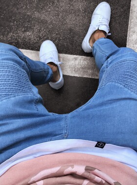 2023浅蓝色时尚修身牛仔裤春夏