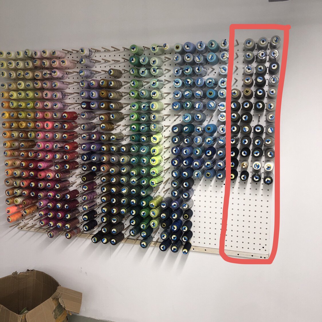 Wire rack solid wood hole board jewelry jade wire beaded rope pagoda seam tough wire rack large and small wire crystal wire twine