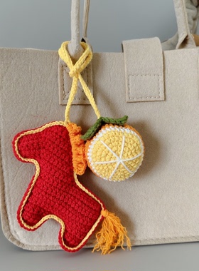 手工钩织马上有桃花包挂马上有钱小马挂件精美礼物窗帘绑带成品