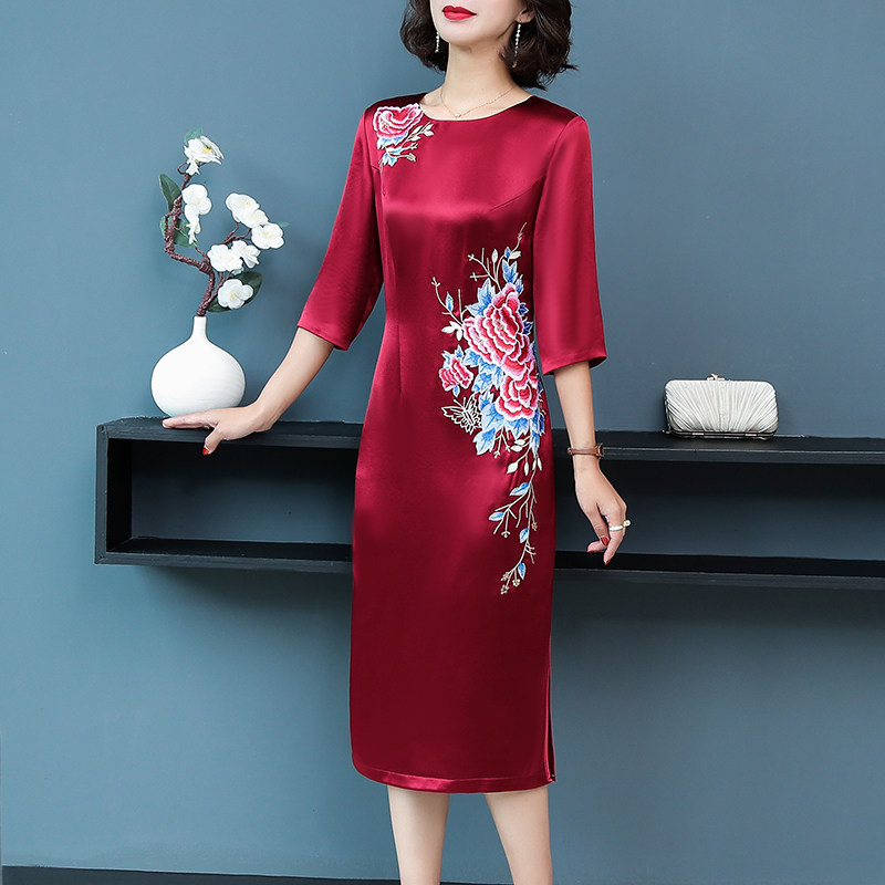 2021秋季新款高端婚礼妈妈礼服刺绣喜婆婆连衣裙改良旗袍醋酸裙子