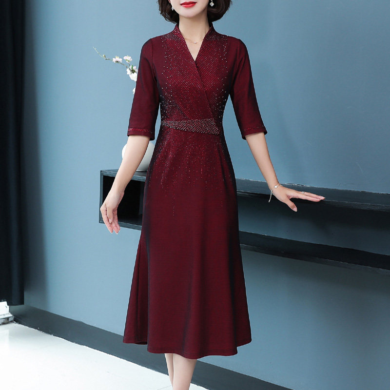 中老年气质高贵连衣裙女2021新时尚大牌婚宴妈妈裙子夏喜婆婆礼服