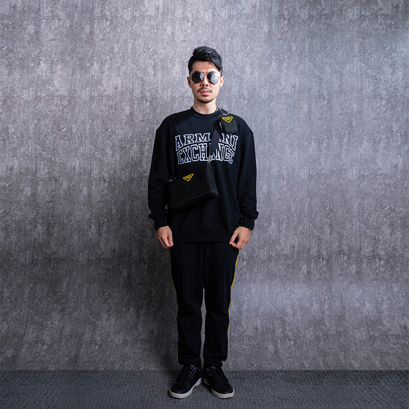 prada /普拉达黑色三角标单肩挎包 para海外男士包袋