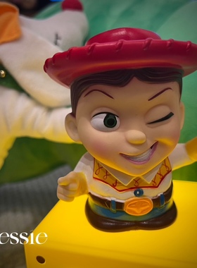 「巴斯的朋友」勇敢牛仔翠丝玩总迷你存钱罐复古可爱公仔摆件玩具