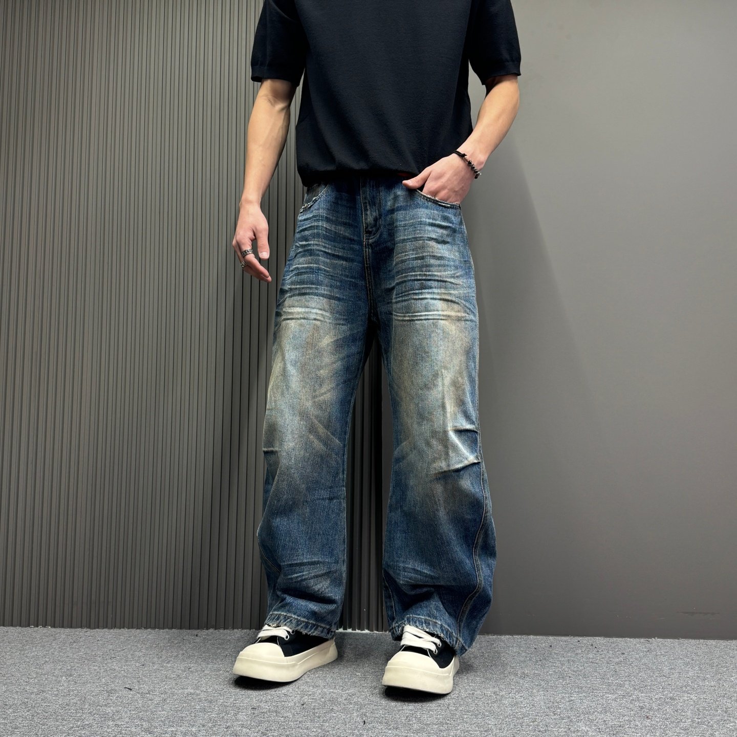 2026新款牛仔裤蓝色宽松褶皱弯刀潮牌美式高街重磅直筒裤男女百搭,淘宝优惠券,粉丝福利购,淘宝优惠卷