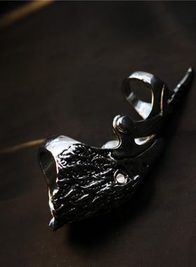 鹰头拍摄道具有趣关节机械戒指