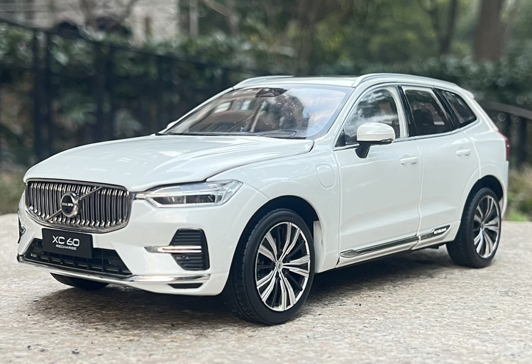 原厂沃尔沃1:18 VOLVO 2022款全新XC60 豪华版运动版合金汽车模型 - 图0