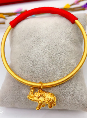 红绳生肖牛吊坠黄金色手镯送戒指