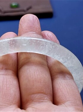 玉石手镯天青冻暴风雪玉镯雪花棉圆条岫玉女镯蛇纹石女镯冰种玉镯