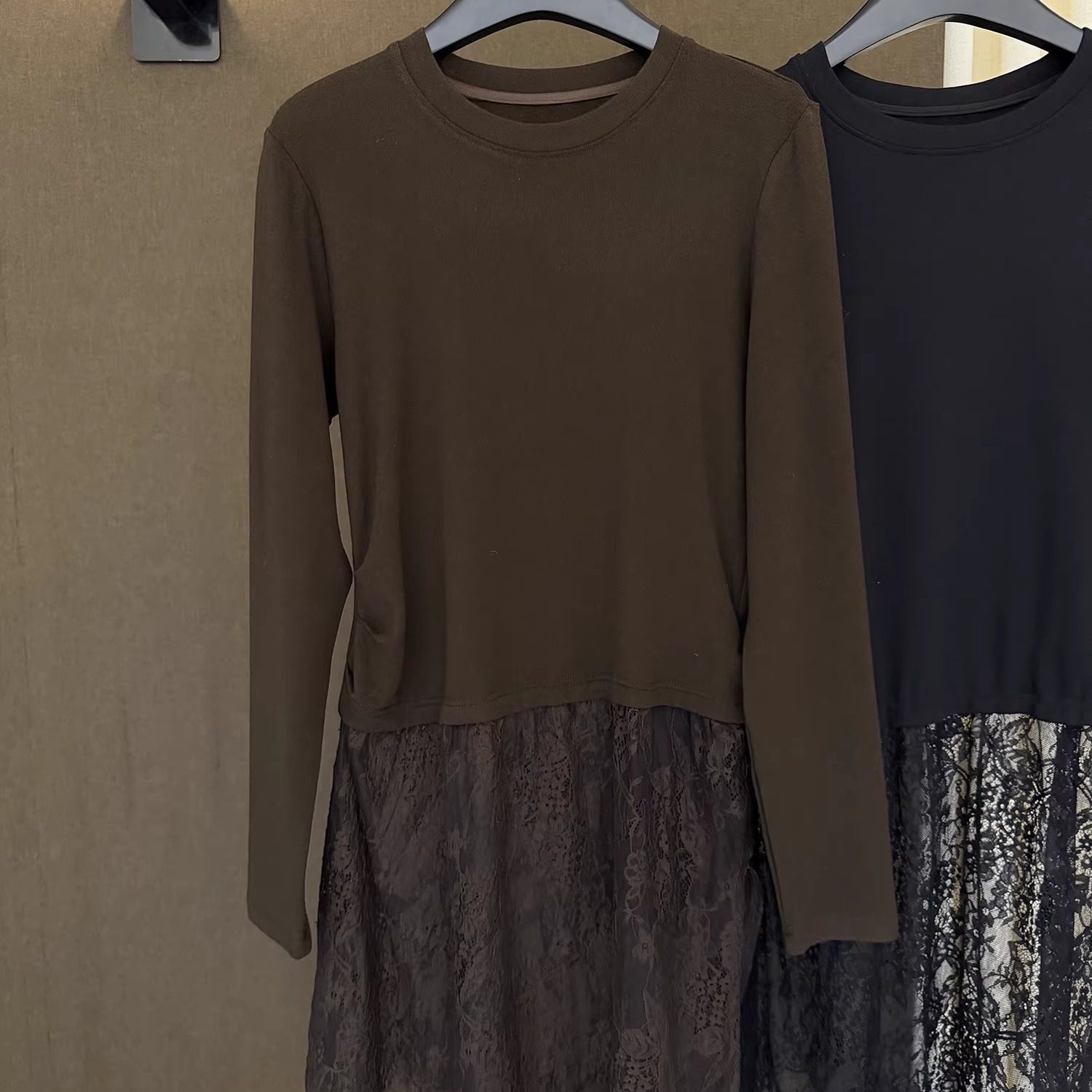 高端欧货冬季新款圆领收腰抽褶侧开叉蕾丝钩花拼接T恤连衣裙女,淘宝优惠券,粉丝福利购,淘宝优惠卷