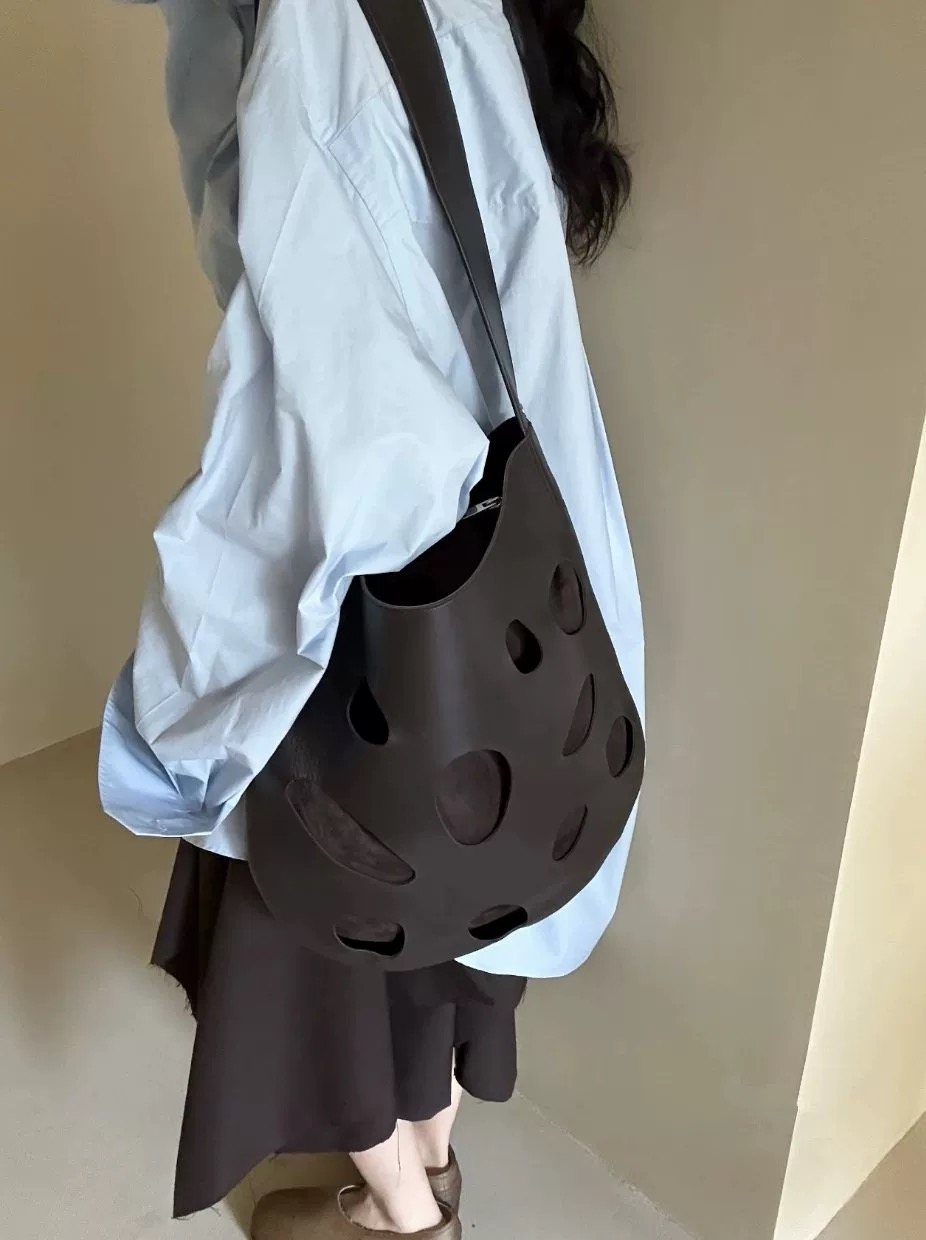 高级感植鞣软皮复古手提镂空hobo女式轻奢小众高级感通勤托特包 - 图0