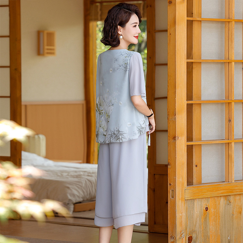 妈妈夏装套装2026新款洋气短袖上衣中老年人女装夏季时尚雪纺小衫