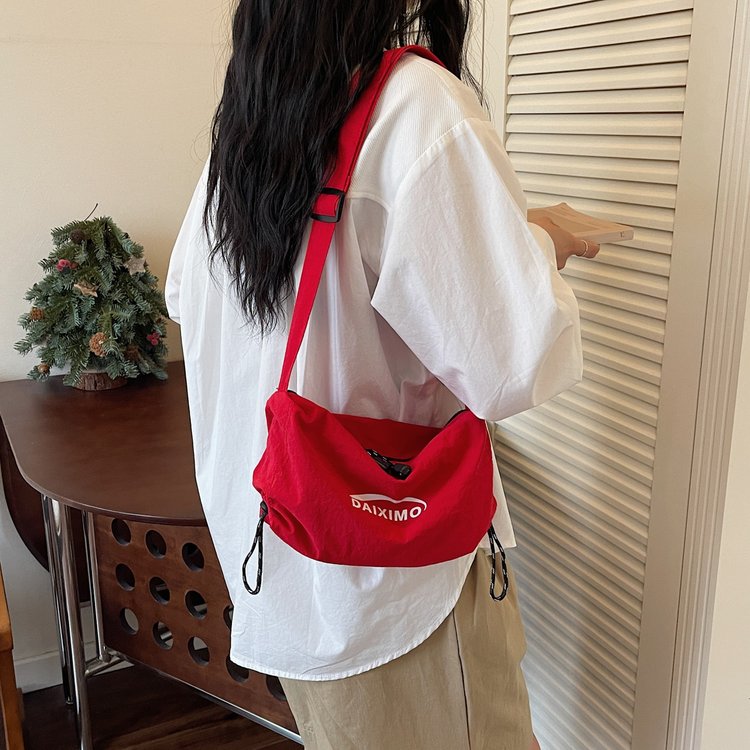 Casual and versatile dumpling bag 2026 new temperament commuter nylon Japanese niche lightweight sports crossbody bag