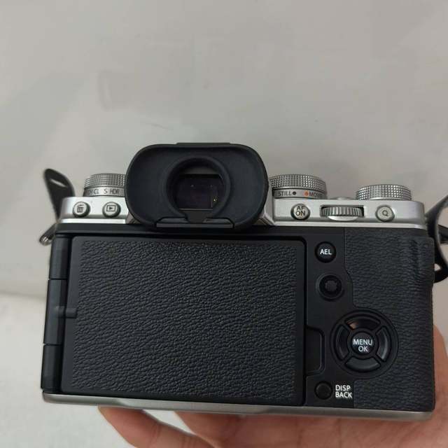 Negotiation for Fuji XT4, National Bank prototype, few shutters, complete set