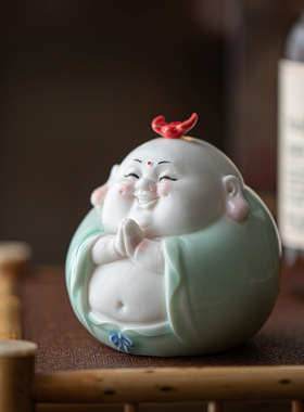 创意陶瓷弥勒佛摆件客厅家居桌面装饰车载笑佛工艺品