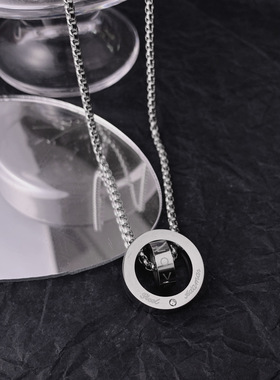 LOVE双环相扣钛钢项链