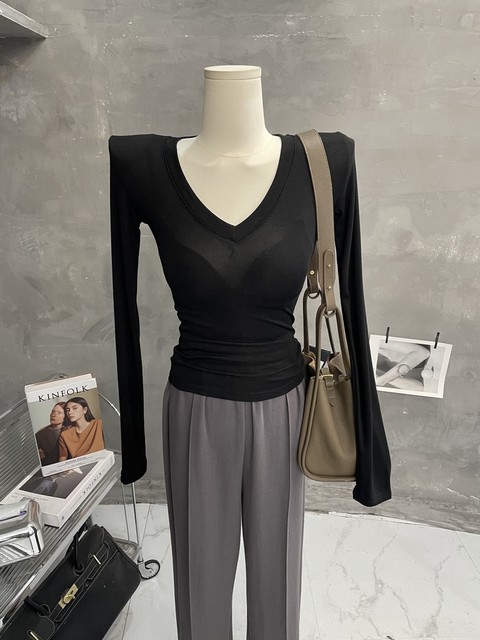 Long-sleeved thin shoulder pads for women's tight T-shirt base shirt autumn