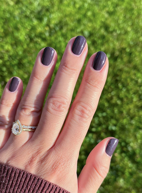 ESSIE739黛紫显白持久指甲油