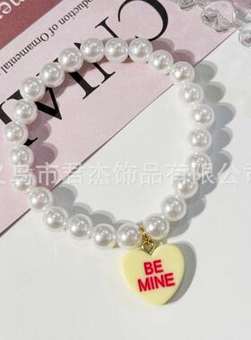 新款情人节爱心字母吊坠手链仿珍珠弹力手串时尚设计感手饰女