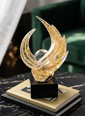 现代轻奢金色月牙花艺摆件