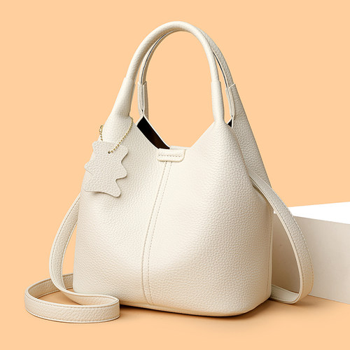 高级感真皮手提水桶包包女2025新款牛皮中年妈妈包百搭单肩斜挎包 - 图0