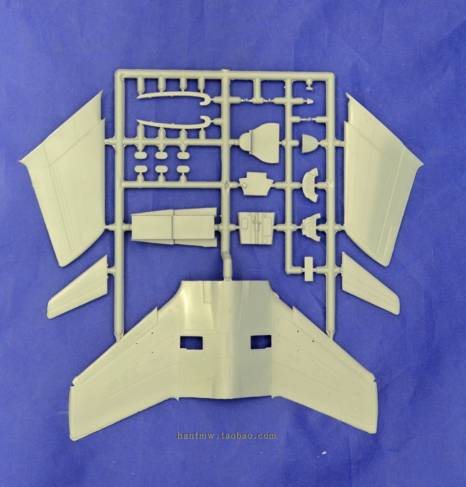 SWORD72101美国海军格鲁门TF-9J教练机1/72塑料拼装飞机模型-图1