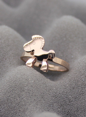 本命年玫瑰金钛钢开运生肖马戒指