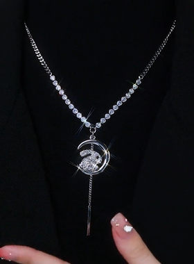 韩薇铜合金镶钻月免毛衣链女气质