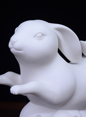 陶瓷招财飞天玉兔客厅桌装饰摆件