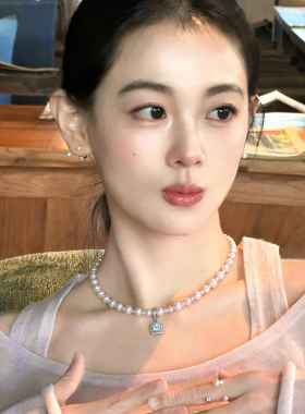 曼塔玫瑰珍珠轻奢小方糖锁骨链