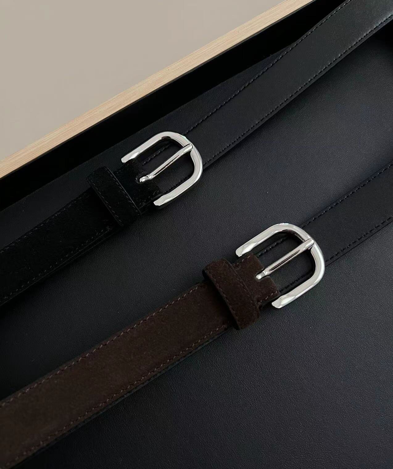 Women's suede minimalist belt