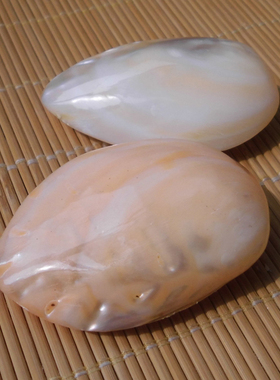 天然贝壳光泽珍珠贝爸妈手把件