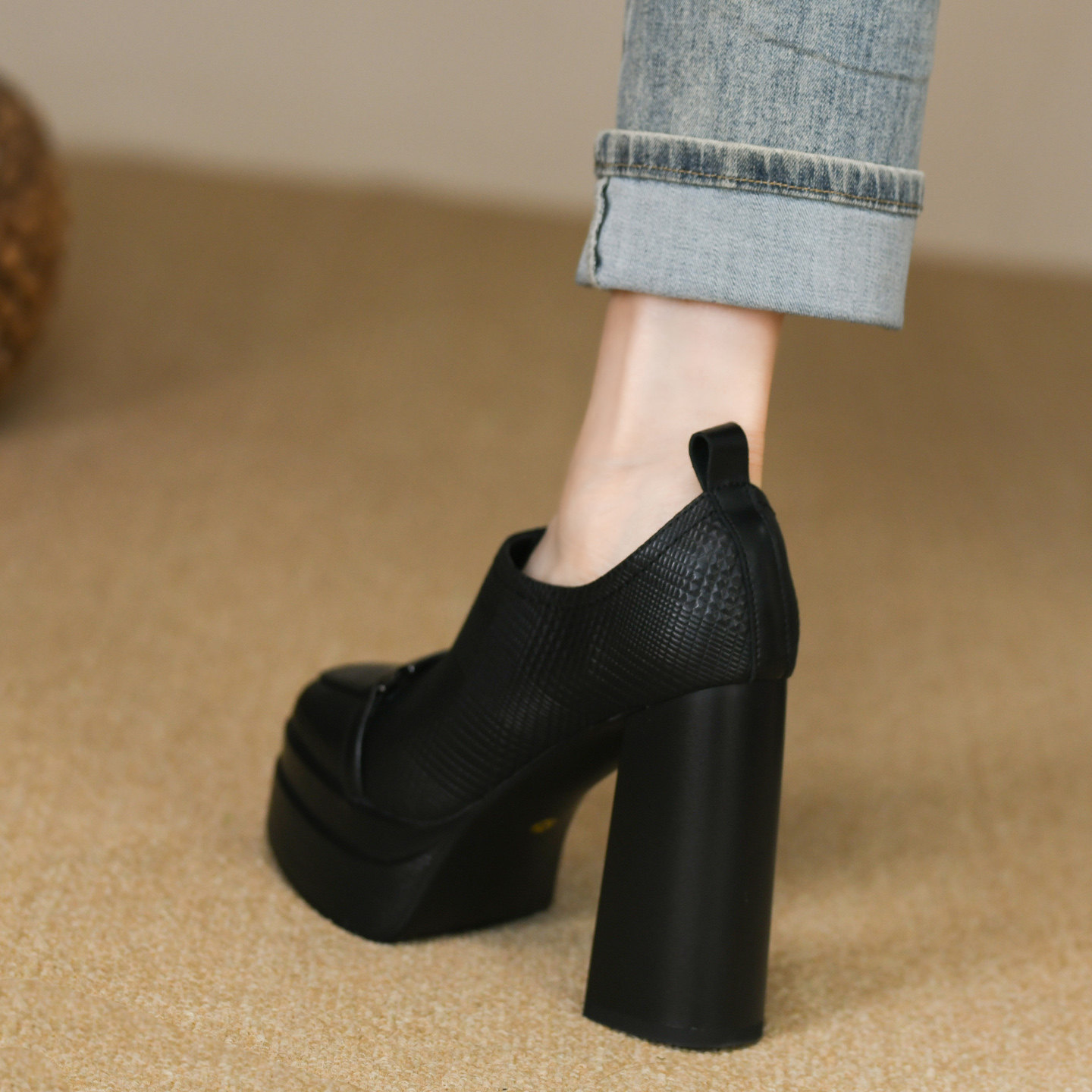 12cm超高跟鞋女秋季新款压花真皮金属扣防水台粗跟方头深口单鞋女,淘宝优惠券,粉丝福利购,淘宝优惠卷