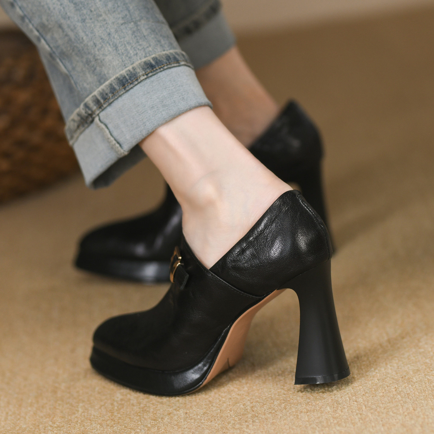 2025年秋季尖头超高跟粗跟头层牛皮皮带扣装饰一脚蹬深口单鞋女,淘宝优惠券,粉丝福利购,淘宝优惠卷