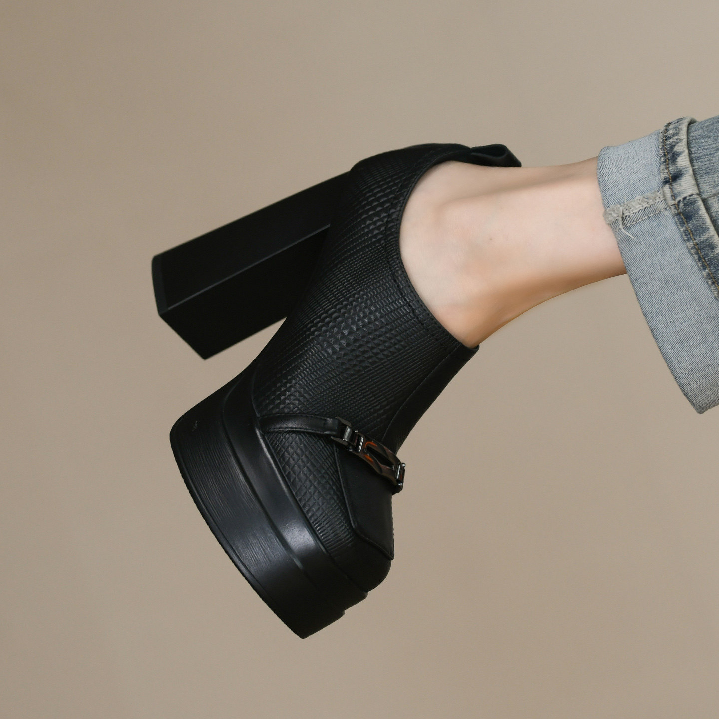 12cm超高跟鞋女秋季新款压花真皮金属扣防水台粗跟方头深口单鞋女,淘宝优惠券,粉丝福利购,淘宝优惠卷